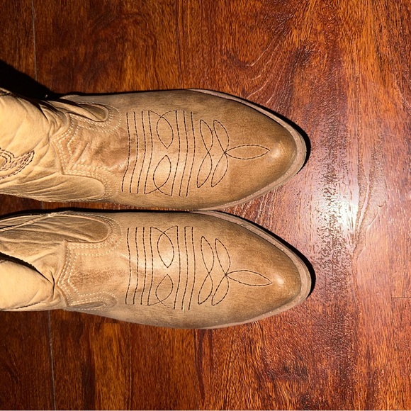 DSW Tan Western Boots 7 - Picture 4 of 6